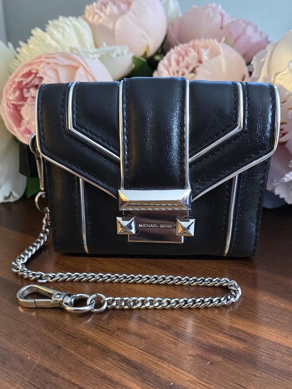 Michael Kors-Small Black Leather Chain Wallet - Black